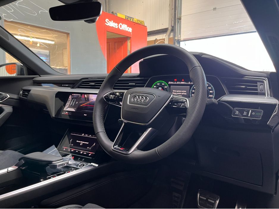 2023 Audi Q8