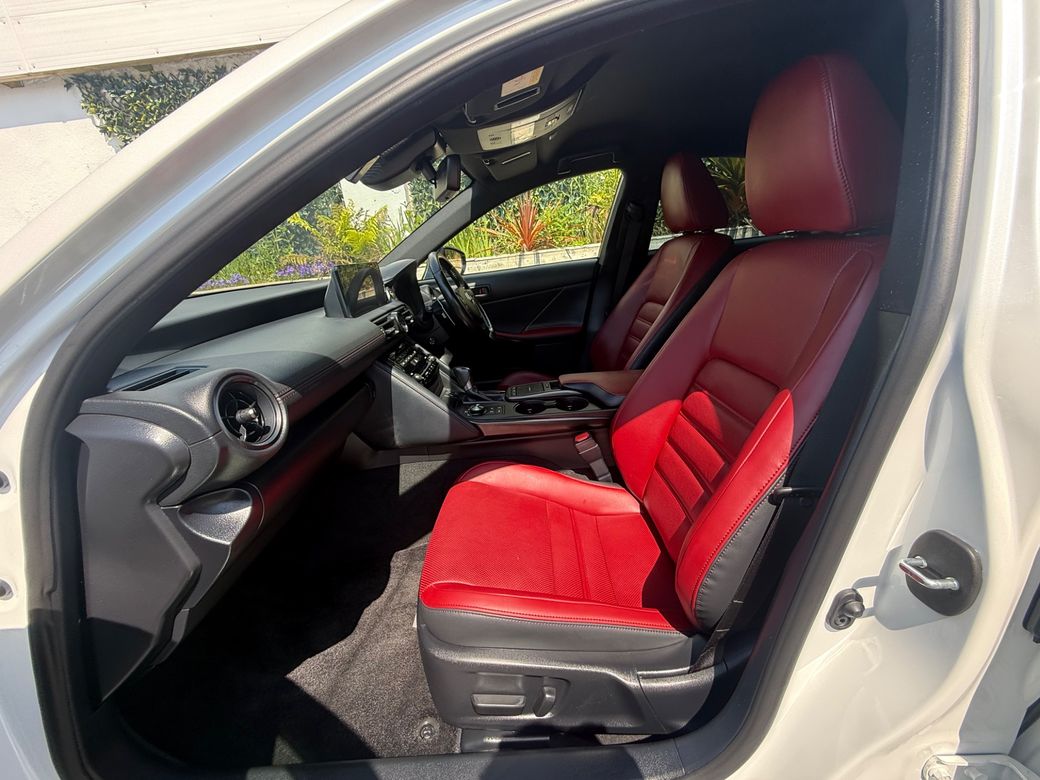 2023 Lexus IS 300h