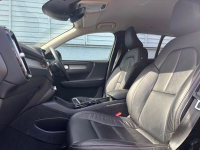 2022 Volvo XC40