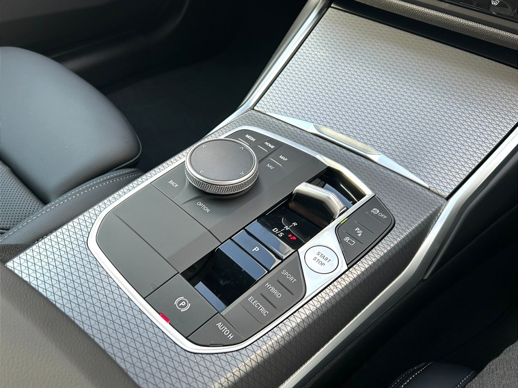 2025 BMW 330