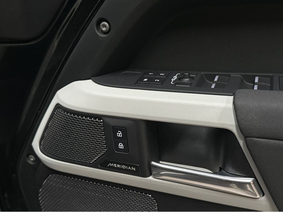 2023 Land Rover Defender