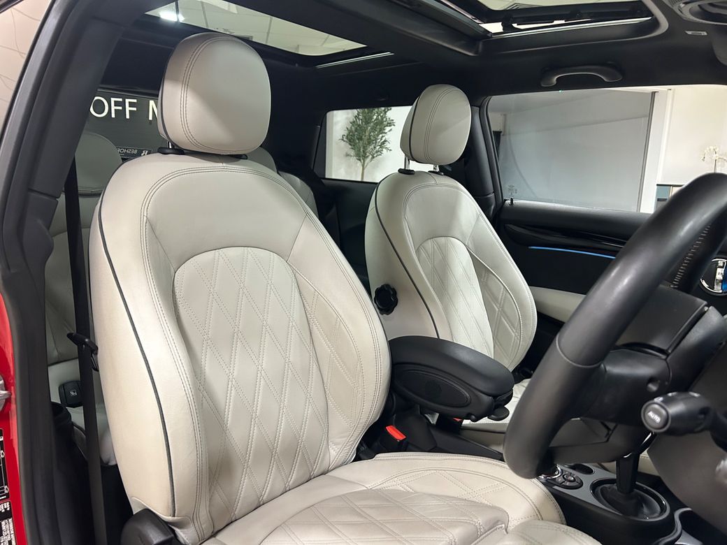 2022 Mini Hatch