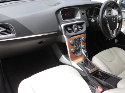 2020 Volvo V40