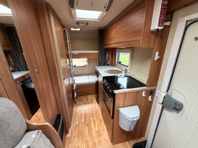 2013 SWIFT ESCAPE 696 R.H.D 