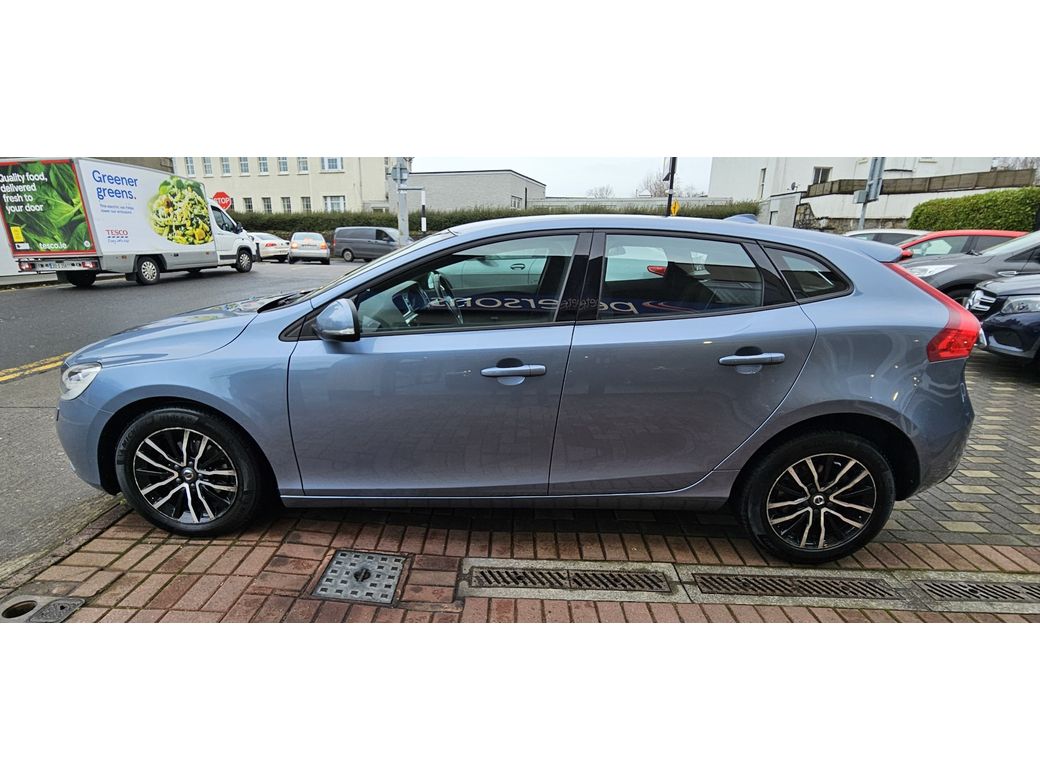 2017 Volvo V40
