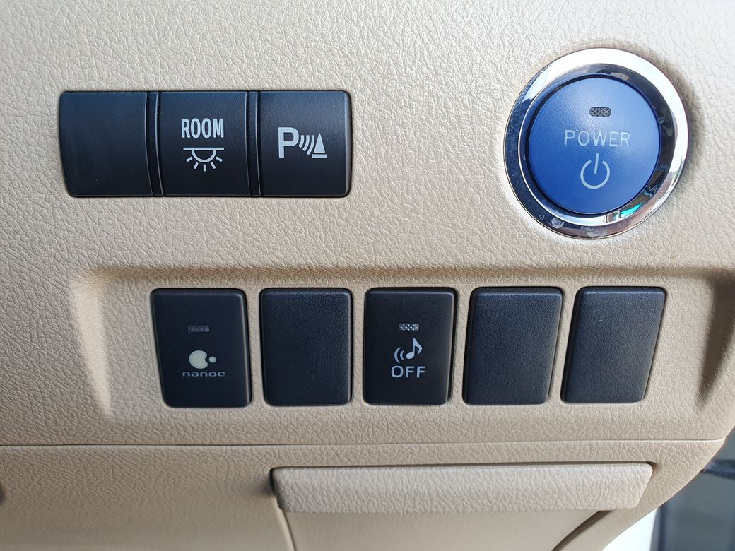 2013 Toyota Alphard