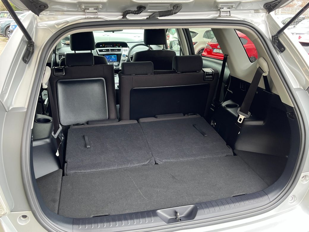 2019 Toyota Prius Alpha