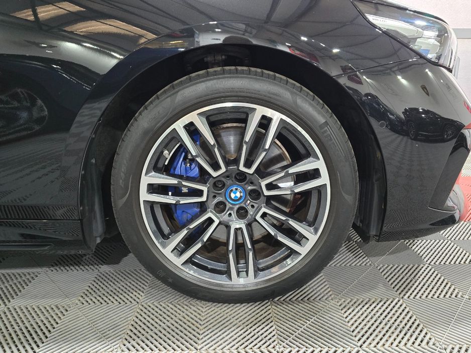 2024 BMW i5