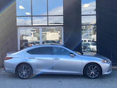 2023 Lexus ES 300h