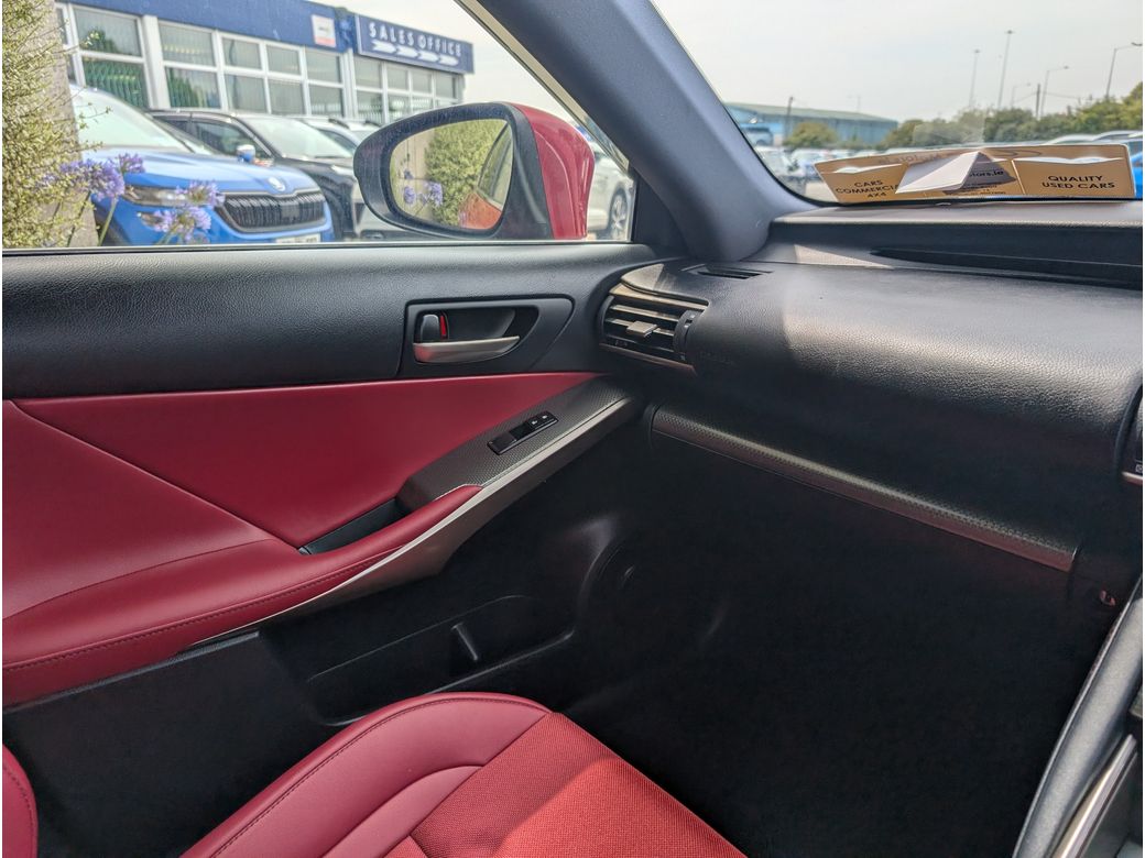 2017 Lexus IS 300h