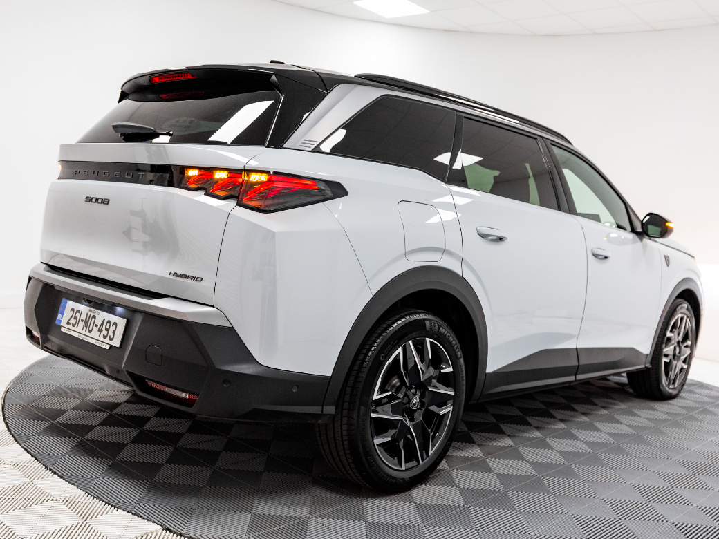 2025 Peugeot 5008