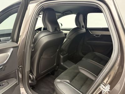 2022 Volvo S90