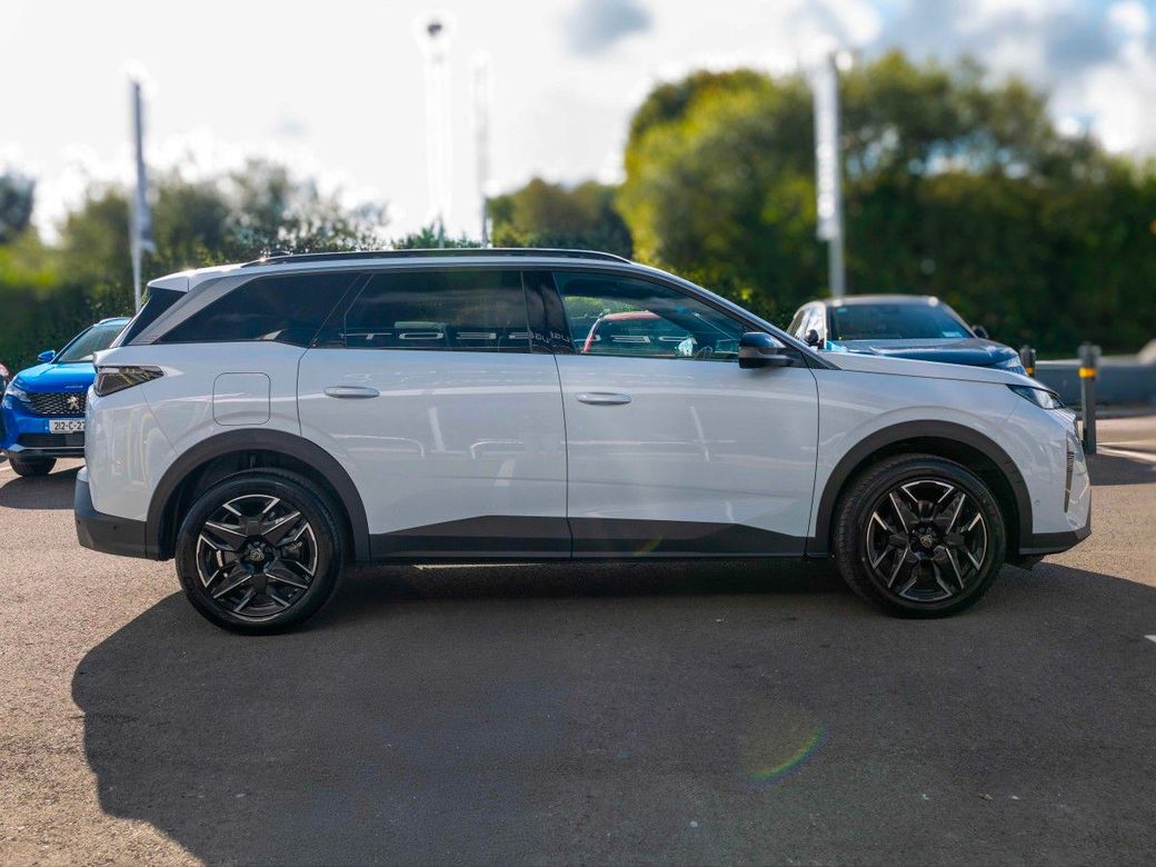 2025 Peugeot 5008