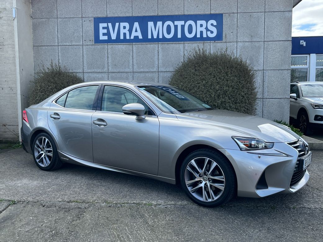 2018 Lexus IS 300h