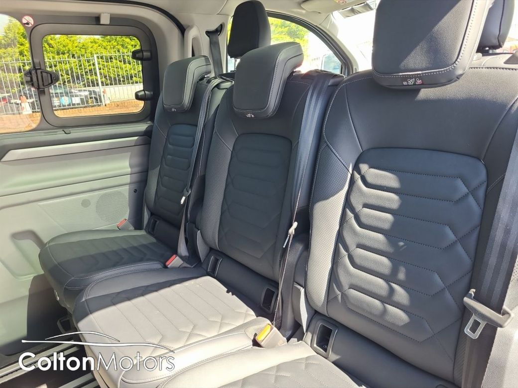 2025 Ford Tourneo Custom