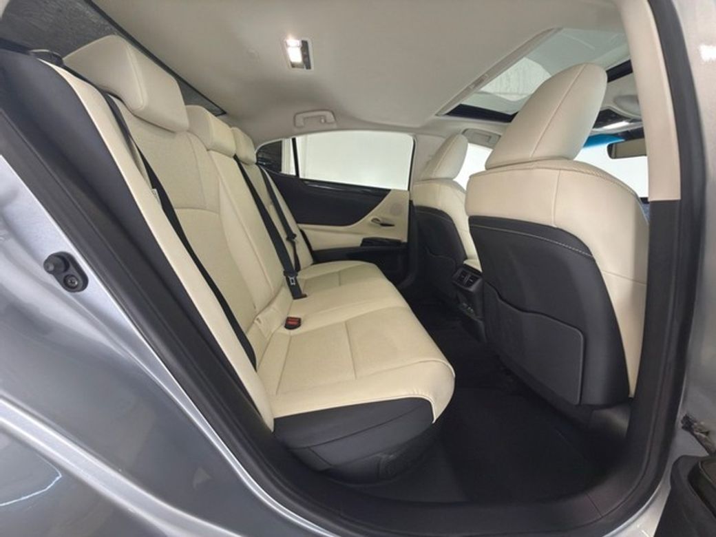 2022 Lexus ES 300h