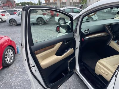 2015 Toyota Alphard