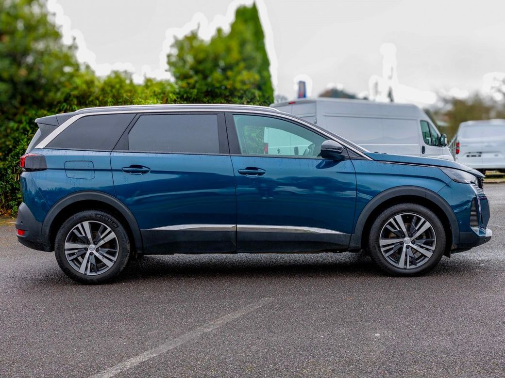 2023 Peugeot 5008