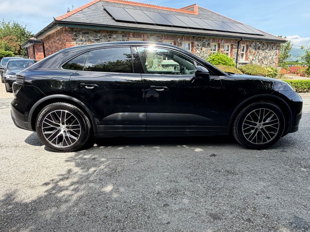 2025 Porsche Macan