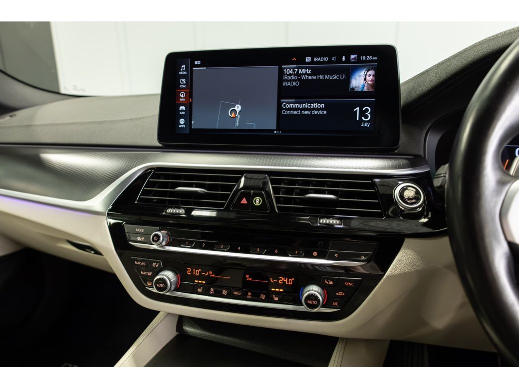 2022 BMW 520