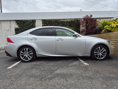 2020 Lexus IS 300h
