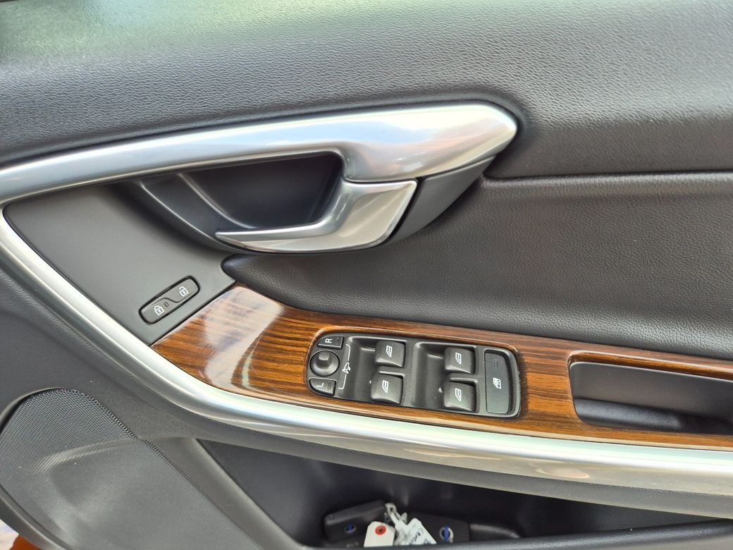 2017 Volvo V60 Cross Country