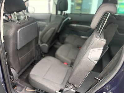 2011 Peugeot 5008