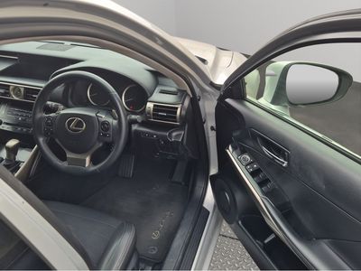 2013 Lexus IS 300h