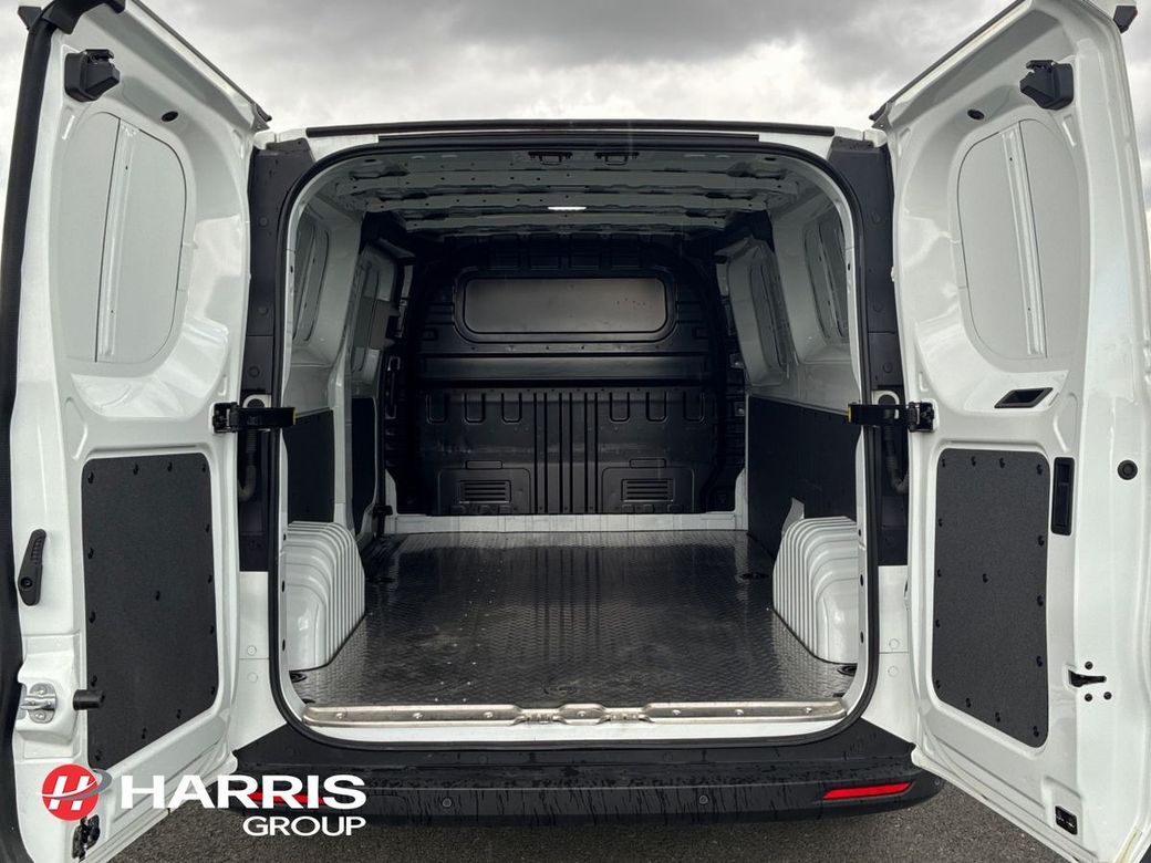 2025 White Maxus Deliver 7