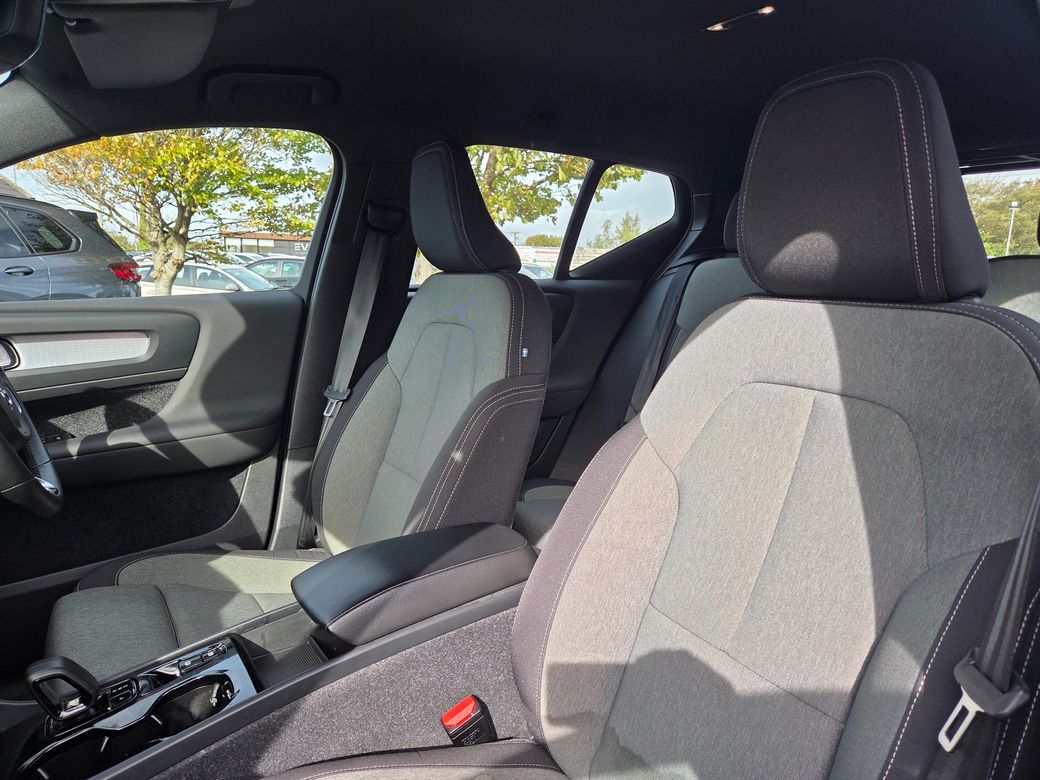 2023 Volvo XC40