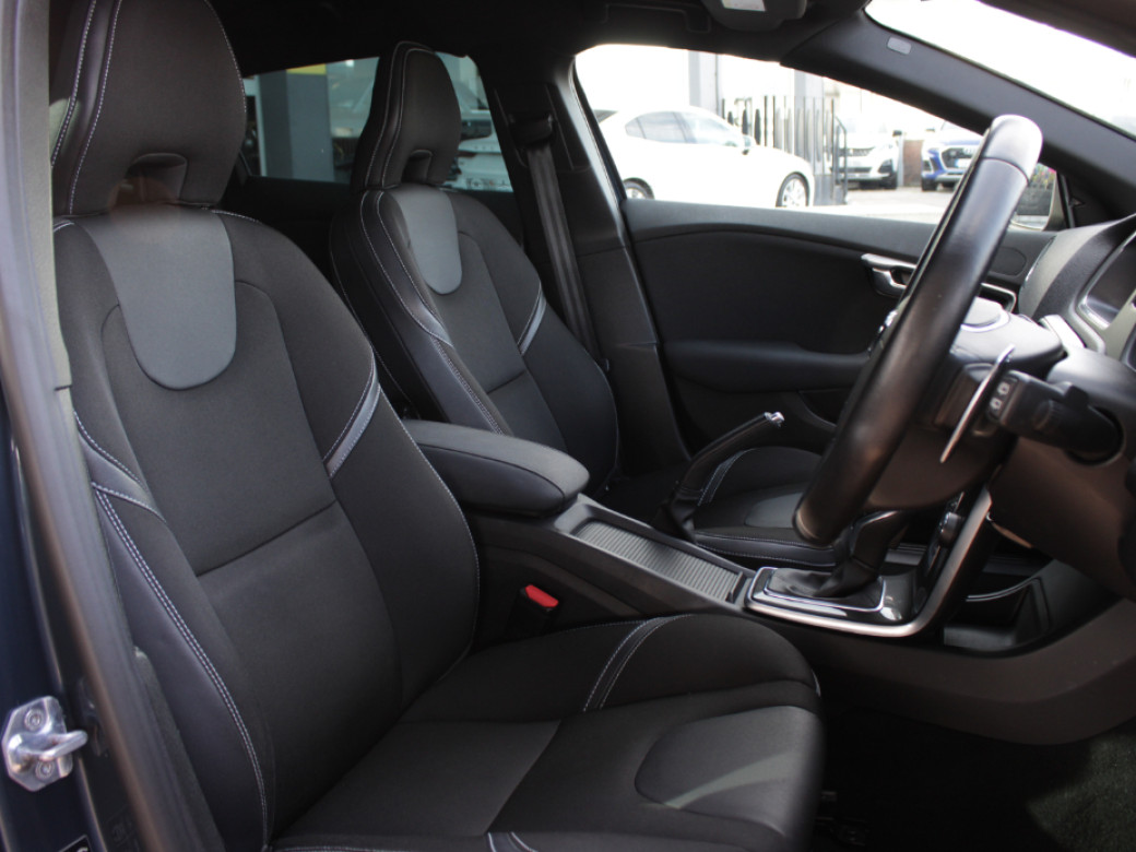 2019 Volvo V40