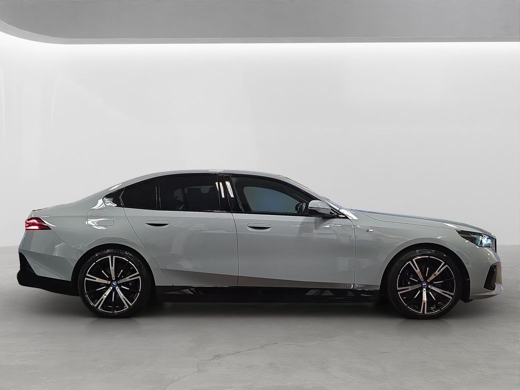 2024 BMW i5