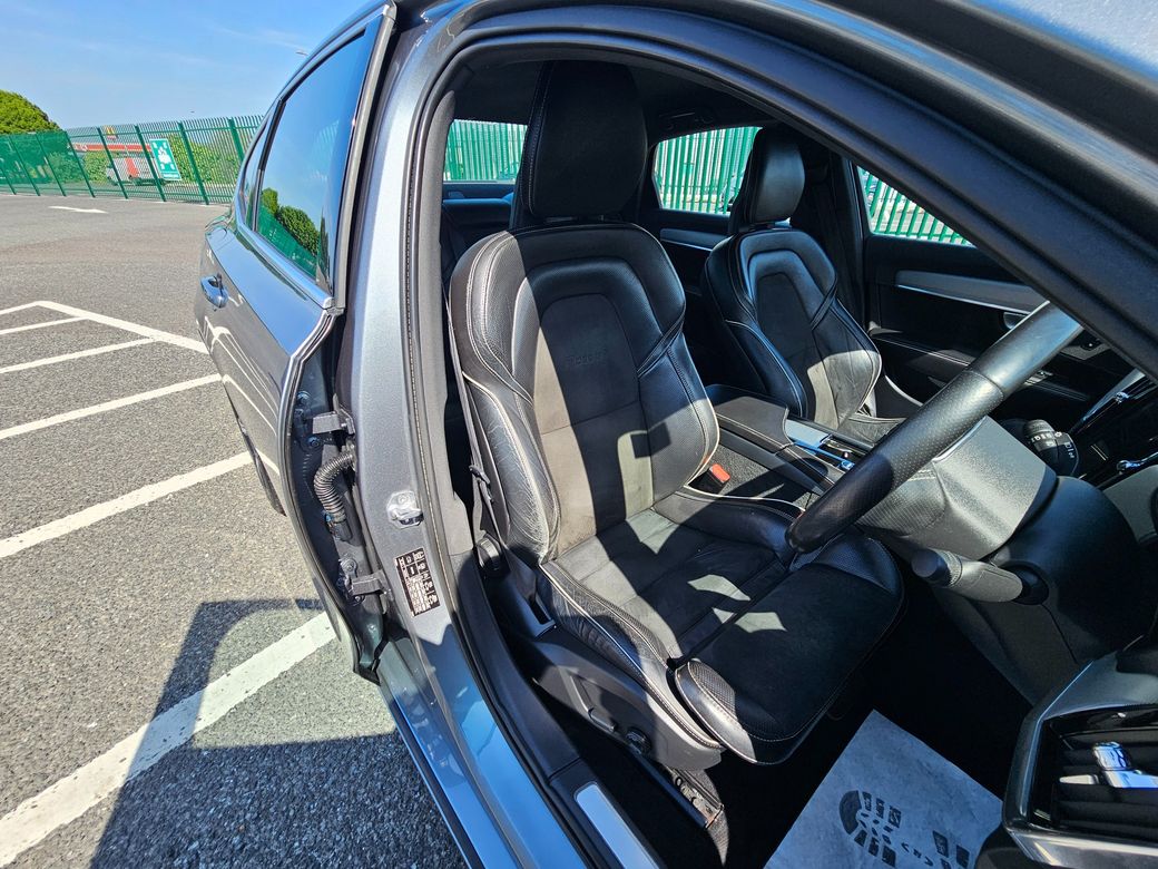 2017 Volvo S90