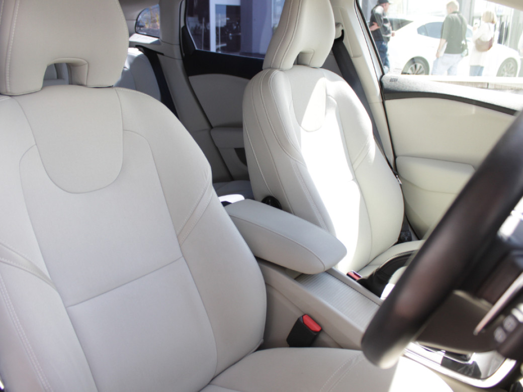 2016 Volvo V40