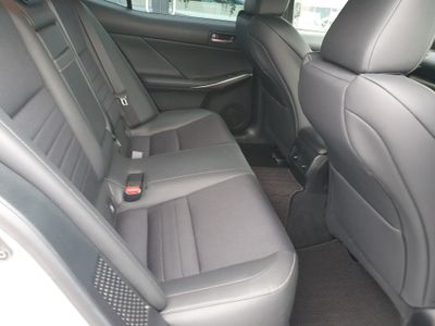 2017 Lexus IS 300h