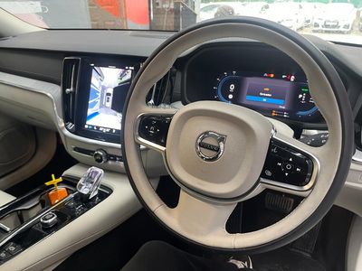 2025 Volvo V60