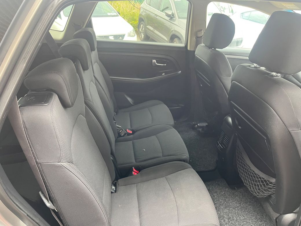2013 Kia Carens