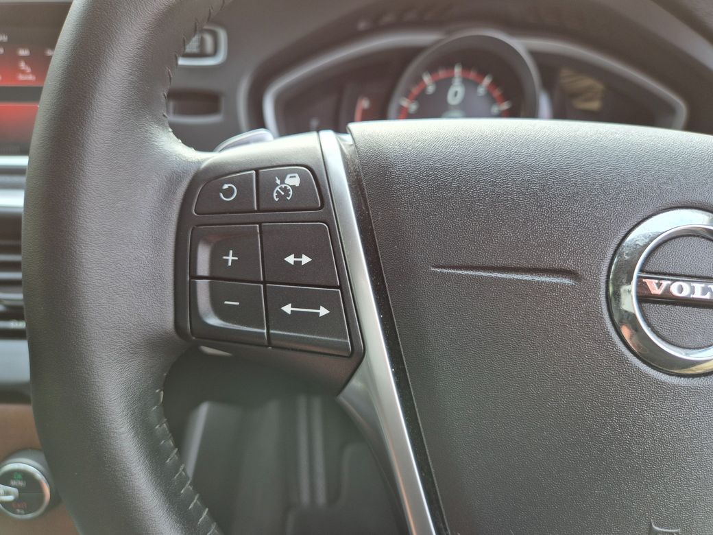 2018 Volvo V40