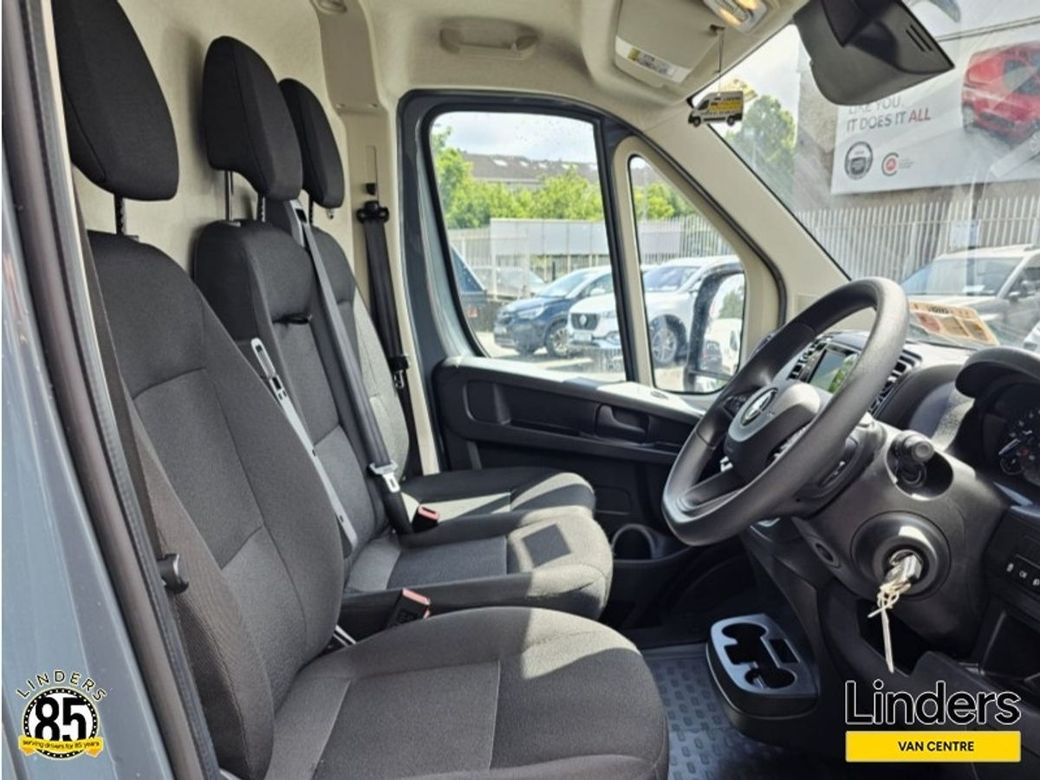 2025 Opel Movano