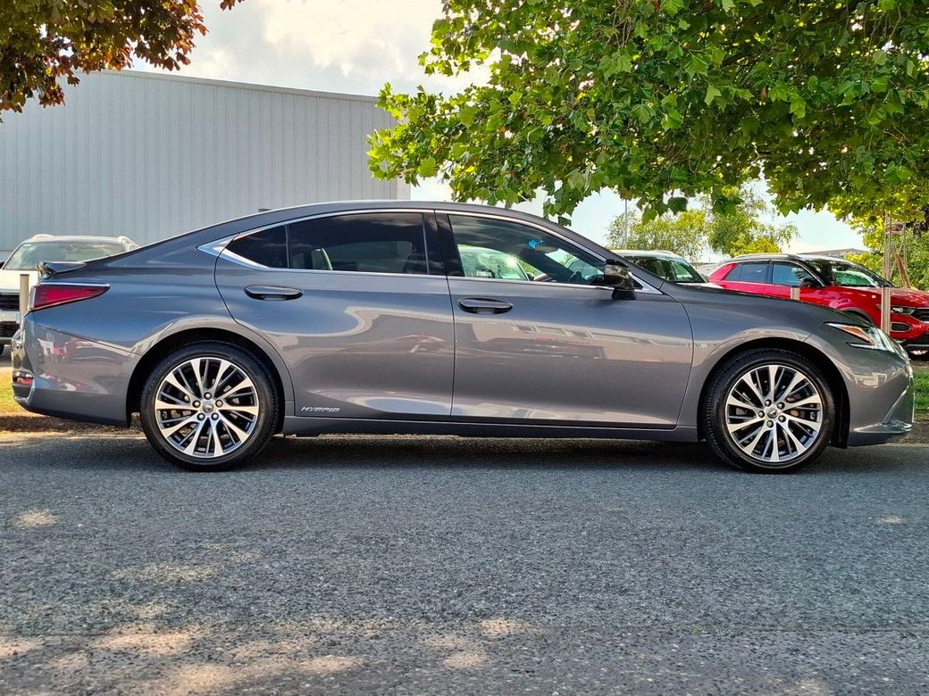 2021 Lexus ES 300h