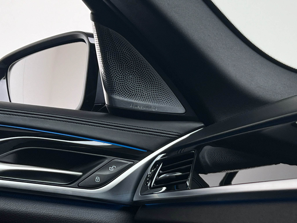 2021 BMW 530