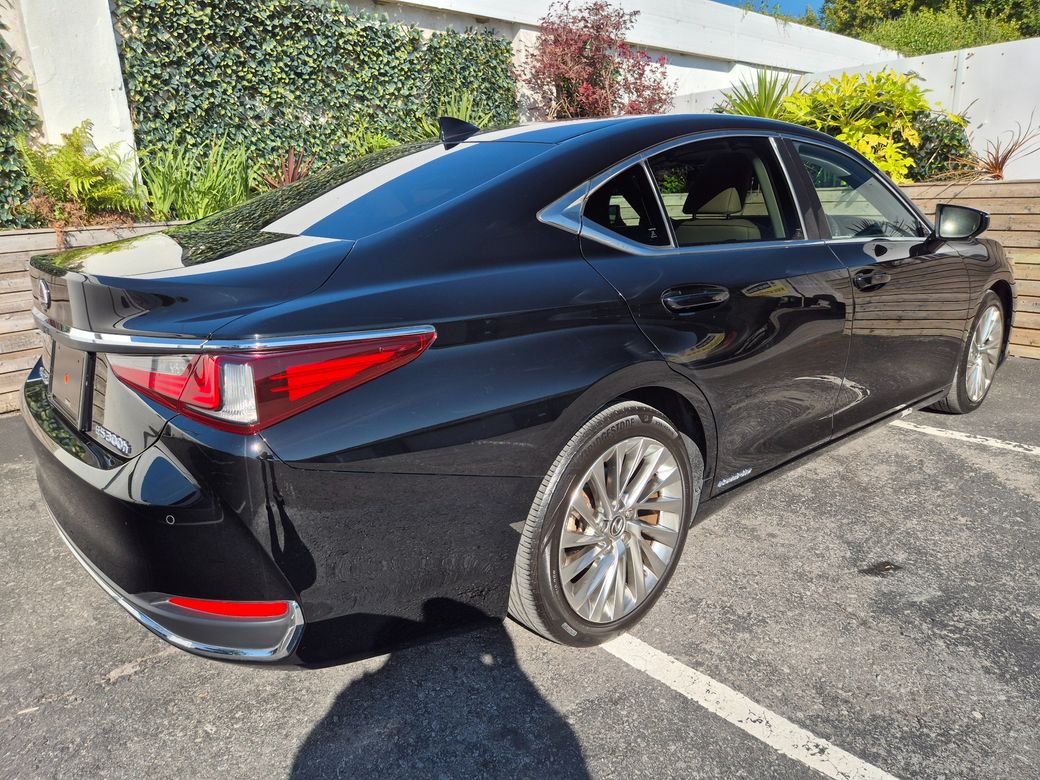 2021 Lexus ES 300h