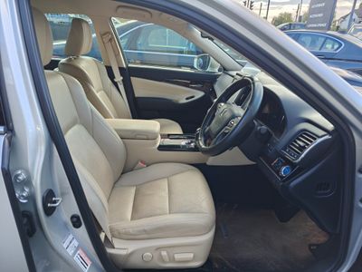 2016 Toyota Crown