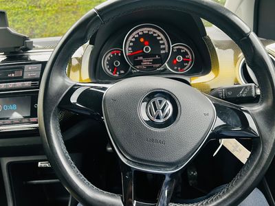 2017 Volkswagen up!