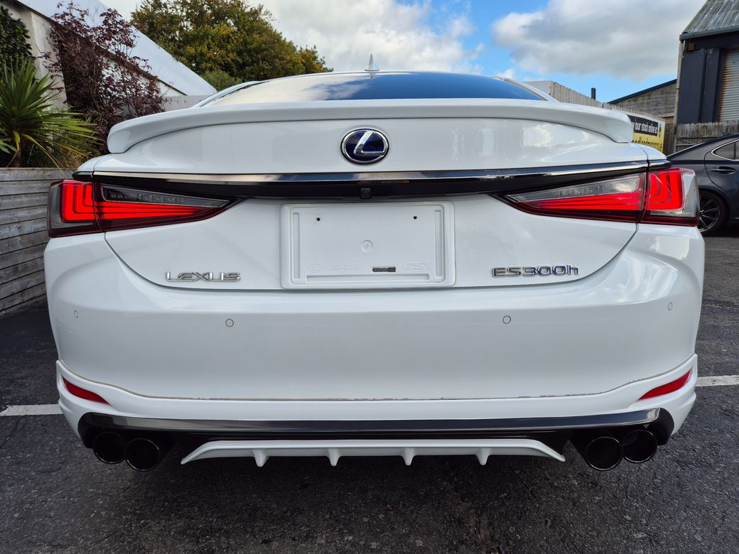 2021 Lexus ES 300h