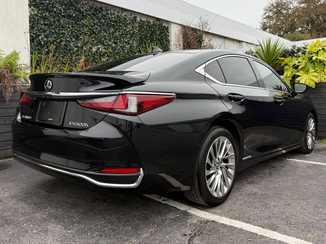 2020 Lexus ES 300h