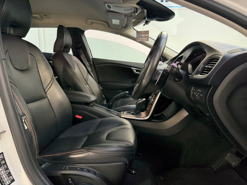 2017 Volvo V40