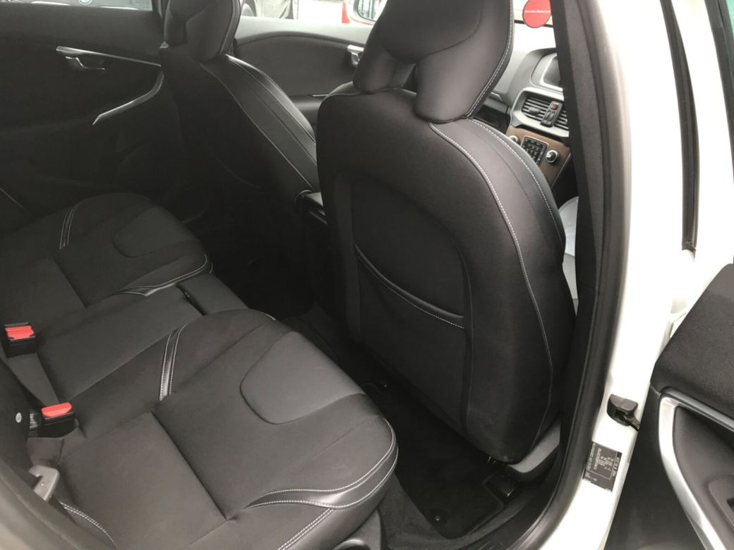 2017 Volvo V40