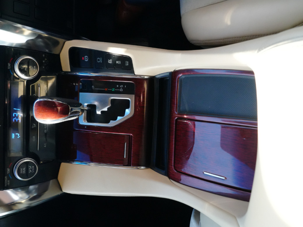 2015 Toyota Alphard