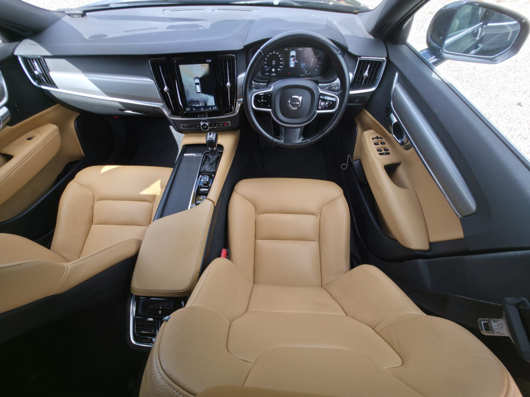 2020 Volvo V90